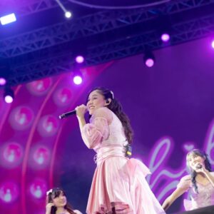 Novi Herlina Instagram - Sekarang setiap perform jadi hal yg paling di tunggu karena healingnya ibu ibu ini setelah kita semua punya anak
😂😍
Semoga kita bisa selalu menghibur twibi twiboys walaupun kita semua udah punya kesibukan masing2 hihi 🫰🏻💕
Thank u @inboxsctv_id @synchronizefest yg udah kumpulin kita semua disini bareng @7icons.id 🔥❤️