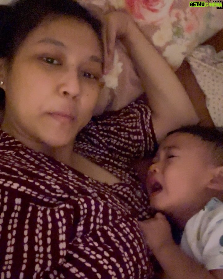 Novi Herlina - 1.6K Likes - Terimakasih yaallah yg telah kasih aku kesempatan untuk menjadi ibu dari ke 2 anakku yg luar biasa ini. 

Menjadi seorang ibu dari 2 anak yg umurnya berdekatan ternyata tidak mudah, apalagi harus menyusui 2 anak sekaligus. Tapi aku tetep bersyukur karena masih dikasih limpahan ASI untuk ke 2 anakku ini. 

Jujur aku ibu yg tidak sempurna masih banyak perlu belajar untuk tetap sabar menghadapi toddler yg udah mulai aktif dan adik bayi yg udah mulai aktif juga 😂😂😂

Semangat untuk semua para ibu di luar sana. Kalian Luar Biasa 💕❤️ #happymotherday