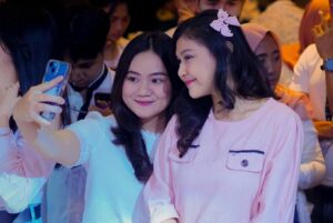 Novi Herlina Instagram - Keseruan Halal bihalal bareng twibi twiboys 😍✨ #chibichibi #14thnanniversary💕