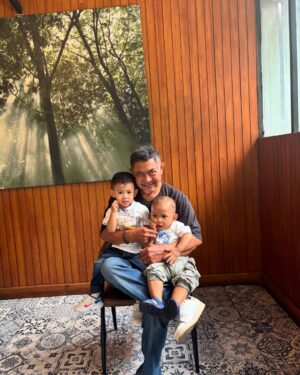 Novi Herlina Instagram - Keluarga cemara 🌲💕 #2024 #myfamily #sistersquad