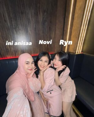 Novi Herlina Instagram - Hallo twibi twiboys ✨ #cherrybelle #chibi