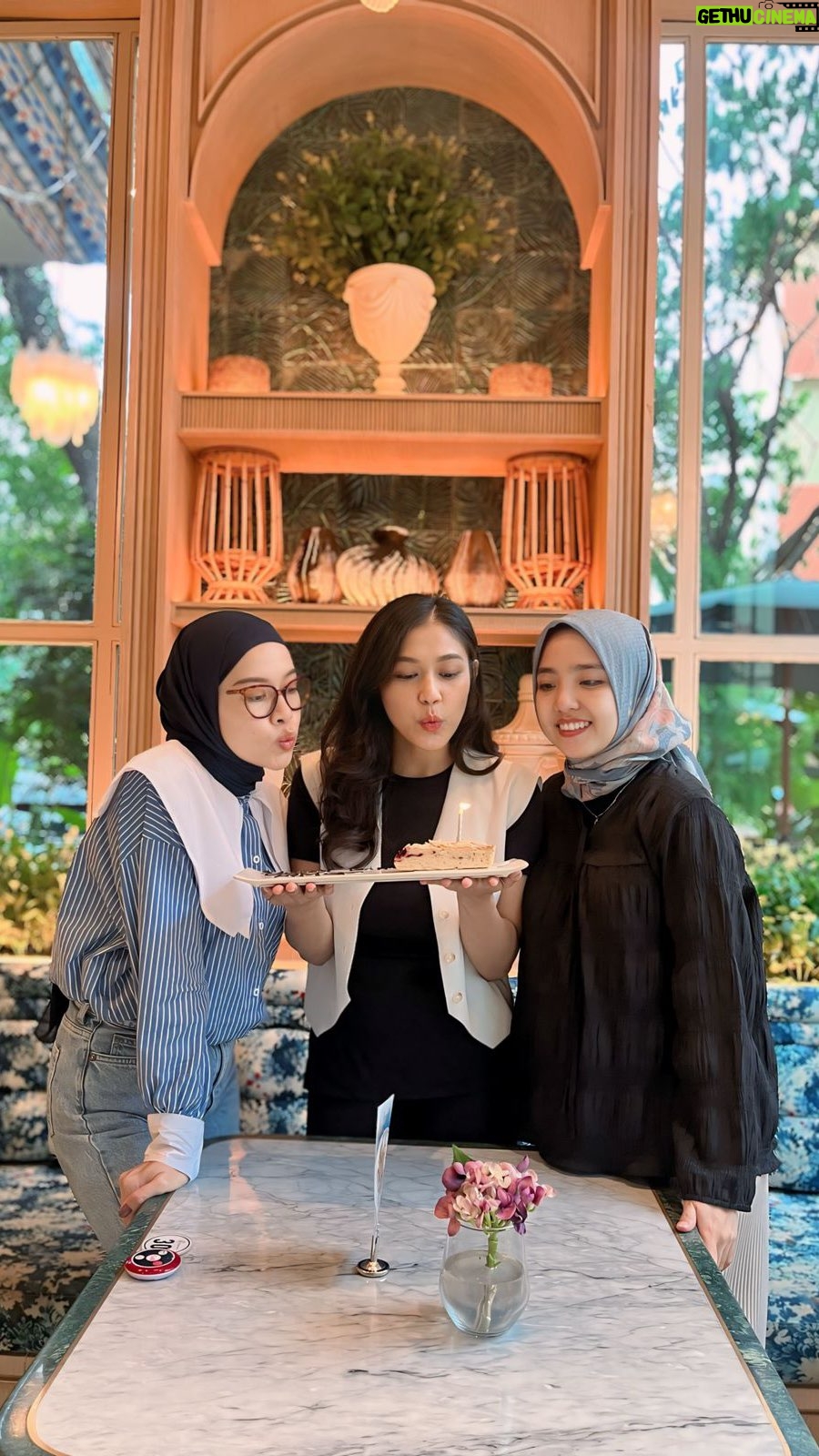 Novi Herlina - 650 Likes - Tahun ini permintaannya aga beda, cuma minta kado'nya me time setitik udah bahagia mamak ini 😍🤪🫰🏻 #birthday