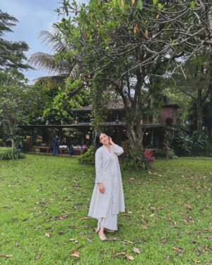 Novi Herlina Instagram - Day 1 lebaran ✨🧕🏻
Mohon maaf lahir dan batiiinnn semua ❤️ #iedmubarak #lebaran