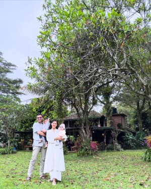 Novi Herlina Instagram - Day 1 lebaran ✨🧕🏻
Mohon maaf lahir dan batiiinnn semua ❤️ #iedmubarak #lebaran