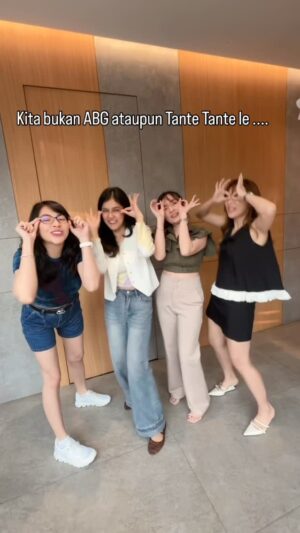 Novi Herlina Instagram - Mantap kan le 😂😂😂 #emakemakreceh #chibi #bestfriend