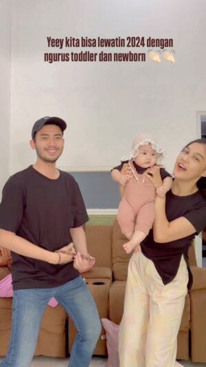 Novi Herlina Instagram - Selamat datang 2025 💃🏼💃🏼💃🏼 #myfamily