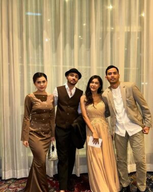 Novi Herlina Instagram - Happy wedding barbie hidup @valtifanka 💕 welcome to the club yaah val hihi ✨