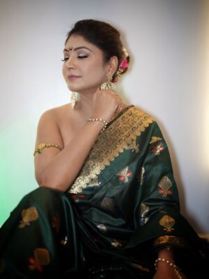 Nupur Kalra Instagram - Yesterday I shared a teaser of me recreating @jenniferwinget1 saree look… and here it is in all its elegance ✨💚
And what better day to reveal it than on Navmi—the divine conclusion of Navratre ✨
May Maa Durga’s blessings bring strength, prosperity, and beauty into all our lives 🌸🙏🏻
.
.
@nups_thebikermom
MUA & Hair @jyotimakeover
Jewels @jiyajewels_
Saree @myntra
Comment Saree for direct link 📌
🎥 @storytales_____
.
.
#LookRecreation #SareeLove #EthnicElegance #IndianFashion #NavratriVibes #festivevibes #NavmiBlessings #FestiveMood #TraditionalLook #DesiStyle #FashionInspiration #GracefulInSaree #CulturalElegance #FestiveGlam #StyleReels