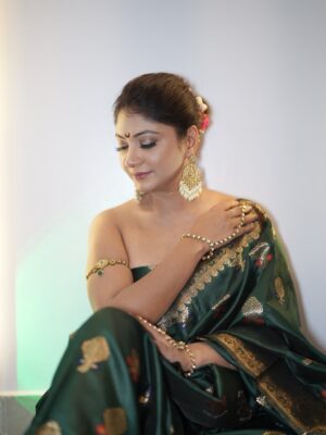 Nupur Kalra Instagram - Yesterday I shared a teaser of me recreating @jenniferwinget1 saree look… and here it is in all its elegance ✨💚
And what better day to reveal it than on Navmi—the divine conclusion of Navratre ✨
May Maa Durga’s blessings bring strength, prosperity, and beauty into all our lives 🌸🙏🏻
.
.
@nups_thebikermom
MUA & Hair @jyotimakeover
Jewels @jiyajewels_
Saree @myntra
Comment Saree for direct link 📌
🎥 @storytales_____
.
.
#LookRecreation #SareeLove #EthnicElegance #IndianFashion #NavratriVibes #festivevibes #NavmiBlessings #FestiveMood #TraditionalLook #DesiStyle #FashionInspiration #GracefulInSaree #CulturalElegance #FestiveGlam #StyleReels