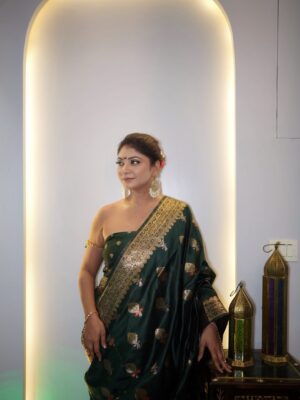 Nupur Kalra Instagram - Yesterday I shared a teaser of me recreating @jenniferwinget1 saree look… and here it is in all its elegance ✨💚
And what better day to reveal it than on Navmi—the divine conclusion of Navratre ✨
May Maa Durga’s blessings bring strength, prosperity, and beauty into all our lives 🌸🙏🏻
.
.
@nups_thebikermom
MUA & Hair @jyotimakeover
Jewels @jiyajewels_
Saree @myntra
Comment Saree for direct link 📌
🎥 @storytales_____
.
.
#LookRecreation #SareeLove #EthnicElegance #IndianFashion #NavratriVibes #festivevibes #NavmiBlessings #FestiveMood #TraditionalLook #DesiStyle #FashionInspiration #GracefulInSaree #CulturalElegance #FestiveGlam #StyleReels