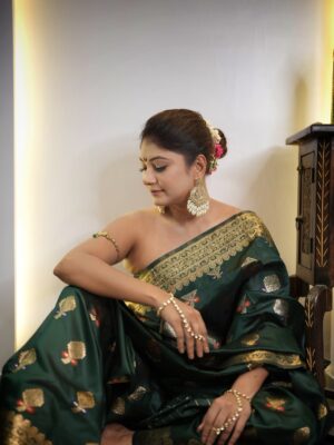 Nupur Kalra Instagram - Yesterday I shared a teaser of me recreating @jenniferwinget1 saree look… and here it is in all its elegance ✨💚
And what better day to reveal it than on Navmi—the divine conclusion of Navratre ✨
May Maa Durga’s blessings bring strength, prosperity, and beauty into all our lives 🌸🙏🏻
.
.
@nups_thebikermom
MUA & Hair @jyotimakeover
Jewels @jiyajewels_
Saree @myntra
Comment Saree for direct link 📌
🎥 @storytales_____
.
.
#LookRecreation #SareeLove #EthnicElegance #IndianFashion #NavratriVibes #festivevibes #NavmiBlessings #FestiveMood #TraditionalLook #DesiStyle #FashionInspiration #GracefulInSaree #CulturalElegance #FestiveGlam #StyleReels