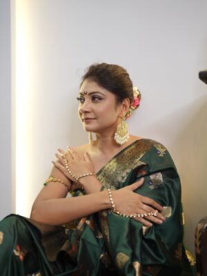 Nupur Kalra Instagram - Yesterday I shared a teaser of me recreating @jenniferwinget1 saree look… and here it is in all its elegance ✨💚
And what better day to reveal it than on Navmi—the divine conclusion of Navratre ✨
May Maa Durga’s blessings bring strength, prosperity, and beauty into all our lives 🌸🙏🏻
.
.
@nups_thebikermom
MUA & Hair @jyotimakeover
Jewels @jiyajewels_
Saree @myntra
Comment Saree for direct link 📌
🎥 @storytales_____
.
.
#LookRecreation #SareeLove #EthnicElegance #IndianFashion #NavratriVibes #festivevibes #NavmiBlessings #FestiveMood #TraditionalLook #DesiStyle #FashionInspiration #GracefulInSaree #CulturalElegance #FestiveGlam #StyleReels