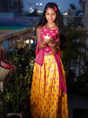 Nupur Kalra Instagram - #Collaboration with @FirstcryIndia
Diwali for us is all about family traditions, spreading joy, lighting up our home, and creating memories that stay forever 🌸 This year, the festive vibe has already kicked in at our place—we’ve started shopping, prepping, and setting the tone for celebrations. 💛
I was on the lookout for the perfect lehenga choli for Manya this Diwali, and I found exactly what I had in mind at @FirstcryIndia.
This gorgeous outfit with its delicate embroidery and subtle embellishments is not only festive-perfect but also designed with comfort in mind, so she can enjoy all the dancing, fun, and laughter without a worry. The sparkle in her eyes and the excitement to flaunt her Diwali look says it all! 🌟
And here’s something special for you—use my code "NupKaDW25"
to get 50% off on fashion and 42% off on everything else. Time to dress up your little ones in festive magic!
#firstcrywalidiwali25 #firstcrywalidiwali #firstcryindia #firstcry #FussNowAtFirstcry #firstcryfashion #kidsfashion