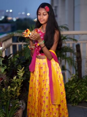 Nupur Kalra Instagram - #Collaboration with @FirstcryIndia
Diwali for us is all about family traditions, spreading joy, lighting up our home, and creating memories that stay forever 🌸 This year, the festive vibe has already kicked in at our place—we’ve started shopping, prepping, and setting the tone for celebrations. 💛
I was on the lookout for the perfect lehenga choli for Manya this Diwali, and I found exactly what I had in mind at @FirstcryIndia.
This gorgeous outfit with its delicate embroidery and subtle embellishments is not only festive-perfect but also designed with comfort in mind, so she can enjoy all the dancing, fun, and laughter without a worry. The sparkle in her eyes and the excitement to flaunt her Diwali look says it all! 🌟
And here’s something special for you—use my code "NupKaDW25"
to get 50% off on fashion and 42% off on everything else. Time to dress up your little ones in festive magic!
#firstcrywalidiwali25 #firstcrywalidiwali #firstcryindia #firstcry #FussNowAtFirstcry #firstcryfashion #kidsfashion