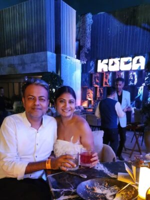 Nupur Kalra Instagram - When Gurgaon rooftops start serving world vibes… say hello to KOCA Garden 💫From Dubai vibes to party nights—this spot is all set to become the city’s hottest destination for nightlife & events. 💃🍸
Already feels like a trip around the world, without leaving Gurgaon! 😉🌍
Who’s joining me for the next sundowner here? 🌅🥂
@kocaofficial
@kocagarden
@brandtalkindia
@muskan.nagpal12
#KOCA #gurgaonnightlife #NupurKalra #rooftops