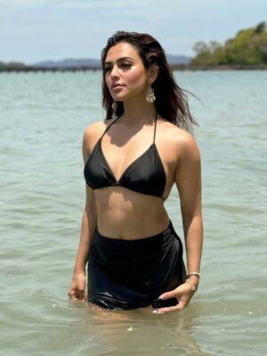 Nusraat Faria Instagram - Too much for your eyes? Then scroll, darling😘