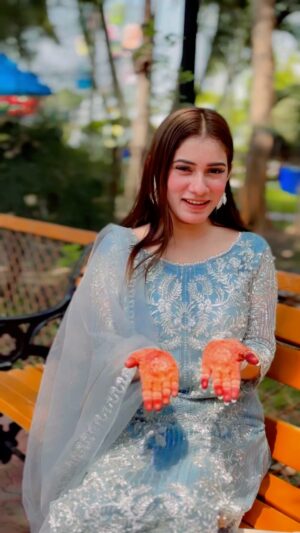 Nyesha Zane Instagram - Mehndi Kaisi Lag Rahi Hai ?❤️ #nyesha #eidi #eid #ramadanmubarak #eidmubarak #ramadan #chandraat