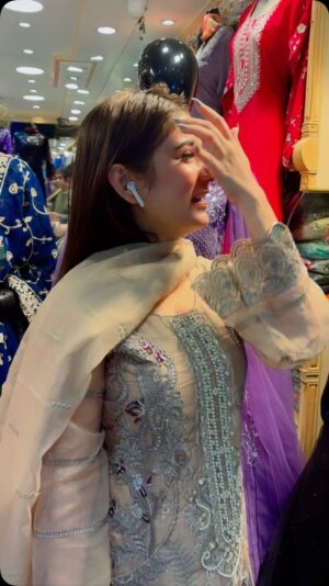 Nyesha Zane Instagram - Eid Ki Shopping Ho Gayi Aap Sab Ki!?
