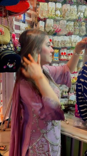 Nyesha Zane Instagram - Wallah Re Wallah🤍 #eid #eidi #chandraat #eidmubarak #chandraatmubarak #alvidajummah #nyesha