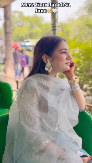Nyesha Zane Instagram - Mere Yaar Badal Na Jana Mausam Ki Tarah🤍🙃