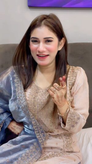 Nyesha Zane Instagram - Btao Bhej Rahe Ho Eidi😜❤️