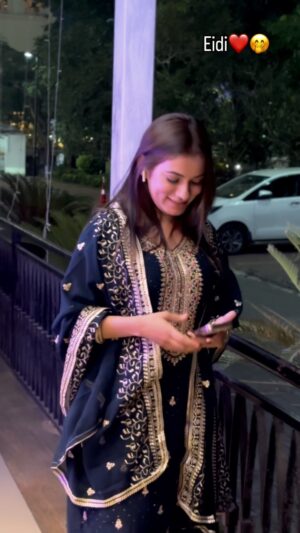 Nyesha Zane Instagram - Eidi de dena chup se 😜 #eid #eidmubarak #ramadanmubarak #eidi