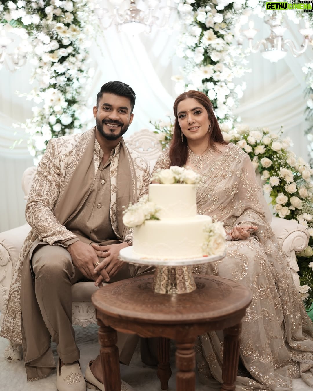 Nykkie Pandey - 83.6K Likes - Officially yours! First knot of forever ♾️

#rokadoneright #shestheone