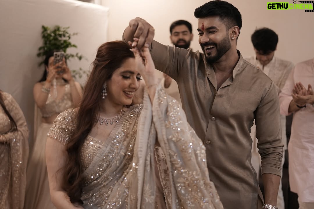 Nykkie Pandey - 83.6K Likes - Officially yours! First knot of forever ♾️

#rokadoneright #shestheone