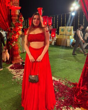 Nykkie Pandey Instagram - Saare nashe bekaar, rehta tera intezar