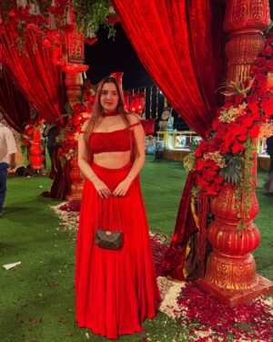 Nykkie Pandey Instagram - Saare nashe bekaar, rehta tera intezar