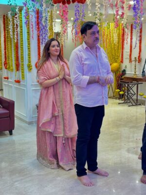 Nykkie Pandey Instagram - Humari puri duinya, humare Bhagwan, humara pehla pyaar- Papa the cutest
Happy Birthday 🌎🙏🏻
-always your little girl🥹✨