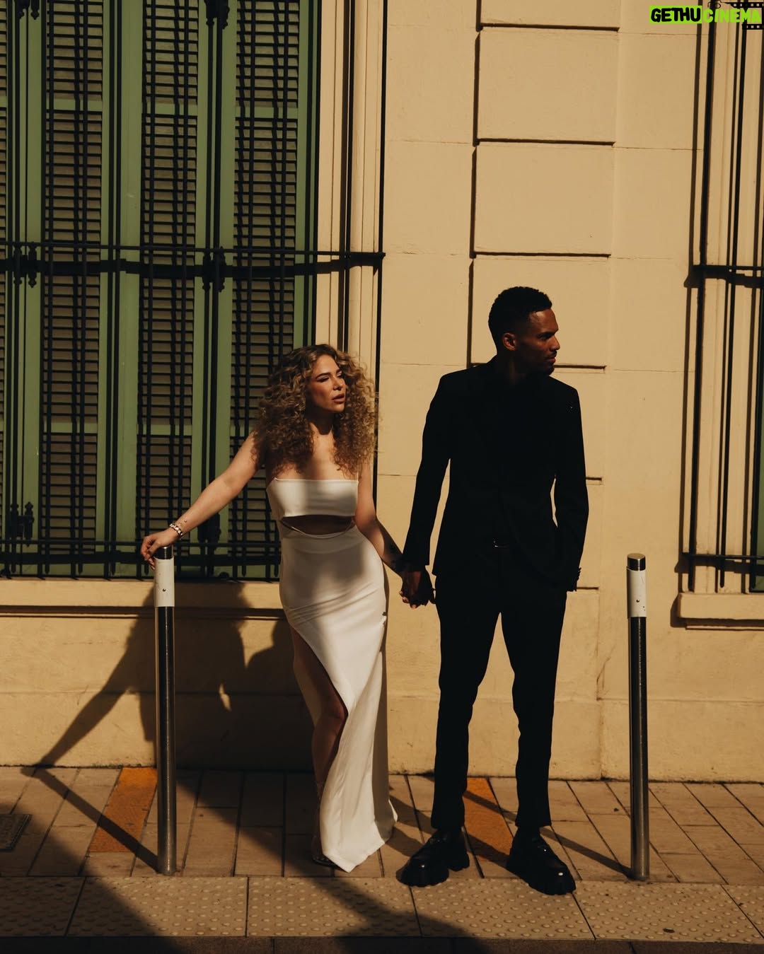 Océane Amsler - 228.9K Likes - Un carrousel plein d’amour avec @levraimotif Ma magnifique robe vient de @theunissen.paris ( excellente créatrice ) Un grand MERCI à @erwanblaszka pour ces magnifiques photos, c’est l’un des photographes les plus doués que je connaisse 🥹❤️