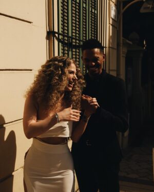 Océane Amsler Instagram - Un carrousel plein d’amour avec @levraimotif Ma magnifique robe vient de @theunissen.paris ( excellente créatrice ) Un grand MERCI à @erwanblaszka pour ces magnifiques photos, c’est l’un des photographes les plus doués que je connaisse 🥹❤️
