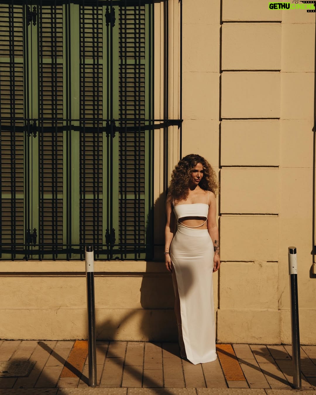 Océane Amsler - 228.9K Likes - Un carrousel plein d’amour avec @levraimotif Ma magnifique robe vient de @theunissen.paris ( excellente créatrice ) Un grand MERCI à @erwanblaszka pour ces magnifiques photos, c’est l’un des photographes les plus doués que je connaisse 🥹❤️