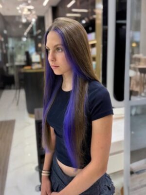 Olia Poliakova Instagram - Дорога моя, кохана донечко, моя молодшенька!❤️

Ти вже майже доросла, і я не перестаю дивуватися, якою самостійною, незламною, наполегливою та цілеспрямованою дівчиною ти виросла. З тобою я переконалася: дітей не можна «виховати» за якимось сценарієм, адже вони народжуються вже з власним характером і внутрішнім світлом.

Ще в три роки тобі було неможливо нав’язати свою думку. Ти сама обирала іграшки, пізніше — одяг, взуття, а сьогодні — свій шлях, свої мрії, свою майбутню професію. Усе — виключно власним серцем і переконанням. Це дивовижна якість, яка вчить мене, контролюючу маму, бути прийнятливою, довіряти тобі й підтримувати.

Ти — прекрасна, розумна, сильна, красива. Ти для мене водночас і учень, і вчитель. Я щаслива, що можу йти поруч із тобою.

Бажаю тобі безмежного щастя. Нехай Всесвіт щедро дарує тобі свої подарунки, нехай твоє здоров’я завжди буде міцним. Я точно знаю — у тебе все вдасться, бо твій характер і твоя сила — безцінні.

Я люблю тебе всім серцем♥️♥️♥️