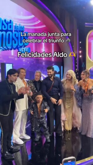 Olivia Collins Instagram - QUÉ EMOCIÓOOOOOON. Un gran cierre ver a nuestro @aldotdenigris coronado, te lo mereces por completo. Y además tener a toda la manada junta, qué hermosa NOCHE. Gracias por todo 🥹😎🐺 y lo que viene. 

#alexisayala #lacasadelosfamososmx #teamviejosabroso #teamelmister #teamnoche #aldodenigris
