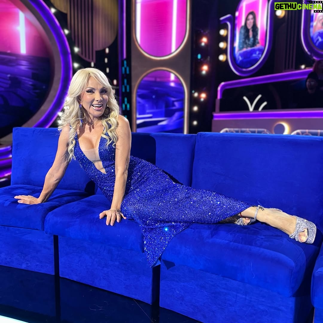 Olivia Collins - 7.6K Likes - Se puso sabroso el chisme, deliciosos los abrazos, jugoso el cotorreo y requete bello ver a mis compañeros 🫶🏽❤️‍🔥🐺🌙 Ya estamos calentando motores para la gran final 🏆🙌🏼