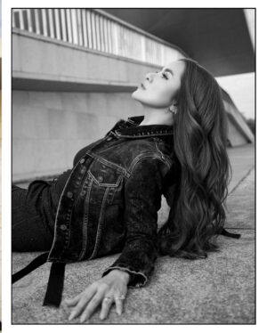 Olla Ramlan Instagram - “The most radical act of love is to sit with your own pain without trying to fix it.”
—————-
“Tindakan cinta paling radikal adalah duduk bersama rasa sakitmu tanpa berusaha memperbaikinya.”

PHOTO @mozawahyu | MAKE UP @aulia_neosevituri | 
HAIR DO @arlynhairdo | STYLIST @picciramlan | JACKET @balenciaga |

#ollaramlanjourney 🔥