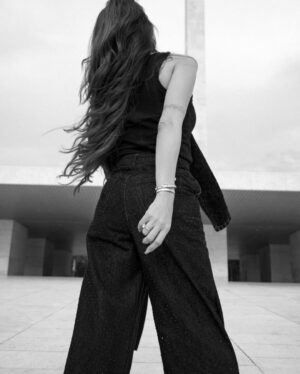 Olla Ramlan Instagram - “The most radical act of love is to sit with your own pain without trying to fix it.”
—————-
“Tindakan cinta paling radikal adalah duduk bersama rasa sakitmu tanpa berusaha memperbaikinya.”

PHOTO @mozawahyu | MAKE UP @aulia_neosevituri | 
HAIR DO @arlynhairdo | STYLIST @picciramlan | JACKET @balenciaga |

#ollaramlanjourney 🔥