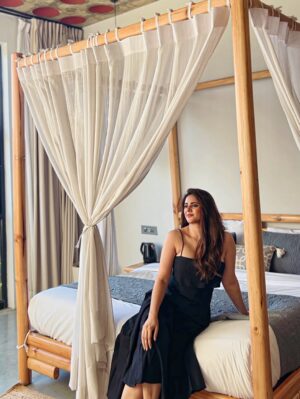 Onima Kashyap Instagram - Currently in my farm-girl era 👩🏻‍🌾✨
Location @farm_walk 

#Farmwalk #FarmStay #RusticEscape #NatureVibes #CountrysideCharm #WeekendGetaway #TravelGram #SlowTravel #SustainableLiving #GreenRetreat