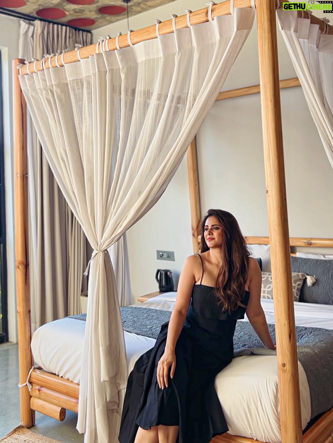 Onima Kashyap - 50.8K Likes - Currently in my farm-girl era 👩🏻‍🌾✨
Location @farm_walk 

#Farmwalk #FarmStay #RusticEscape #NatureVibes #CountrysideCharm #WeekendGetaway #TravelGram #SlowTravel #SustainableLiving #GreenRetreat
