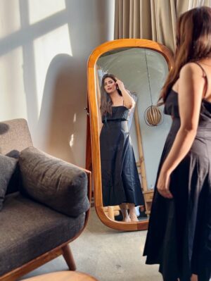 Onima Kashyap Instagram - Currently in my farm-girl era 👩🏻‍🌾✨
Location @farm_walk 

#Farmwalk #FarmStay #RusticEscape #NatureVibes #CountrysideCharm #WeekendGetaway #TravelGram #SlowTravel #SustainableLiving #GreenRetreat