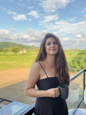 Onima Kashyap Instagram - Currently in my farm-girl era 👩🏻‍🌾✨
Location @farm_walk 

#Farmwalk #FarmStay #RusticEscape #NatureVibes #CountrysideCharm #WeekendGetaway #TravelGram #SlowTravel #SustainableLiving #GreenRetreat