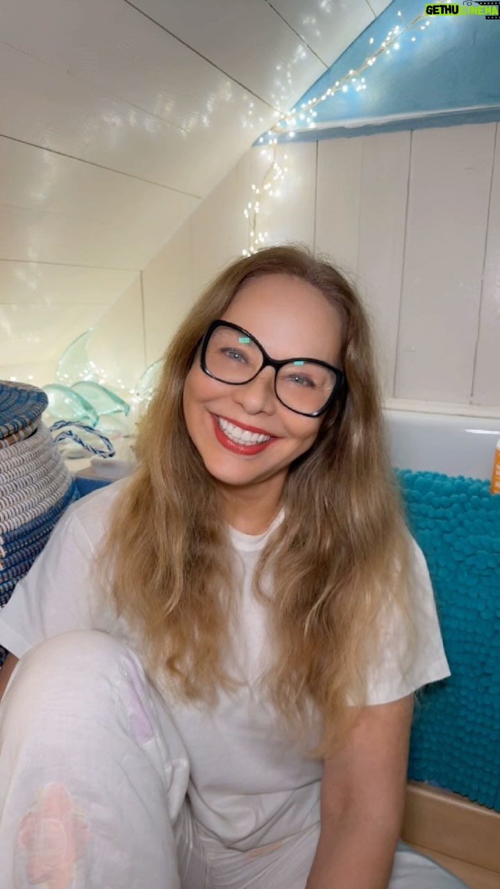 Ornella Muti - 5.2K Likes - Quando il tuo parrucchiere fa la sua linea di prodotti vegan 🌱 che include protezione solare estiva che ti cambia la vita e la testa 🤪🩷♥️ e te la litighi con tua figlia 
😘🥰🤣😂🤪🤣🤣🤣🤣🤣🤣🤣 bravo @germanohr #germanohr #germanosgambelluri #prodottipercapelli #vegan #natural #divine #top #hairproducts #italy #italian 
 Video by @naikerivelli #prodottiinviati