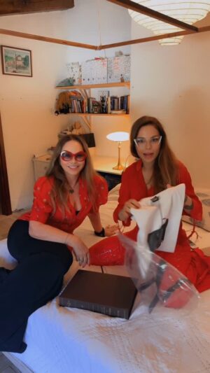 Ornella Muti Instagram - Stasera Akash, incaricato da nonna @ornellamuti e mamma #naikerivelli porterà la maglietta di mamma fatta da @noyz79 e @propagandaclothing_ firmata da noi al mitico @vascorossi da parte nostra!
Grande #vascorossi
@ornellamutihempclub @cannabis_medical_center
Akash mi raccomando! Divertiti! Questi si che sono concerti da vedere! Quest si che sono veri Sold Out! 👍🏼🤪👏🏼👏🏼👏🏼👏🏼👏🏼👏🏼👏🏼👏🏼👏🏼👏🏼
👕 **Una sola maglietta. Tante firme. Un grande obiettivo.**
La maglietta ufficiale **Propaganda x Ornella Muti Hemp Club** è stata creata per una causa importante:
💚 raccogliere fondi per pagare le visite presso il **Cannabis Medical Center** a chi non può permettersi la propria terapia.
🖊️ Stiamo facendo firmare **un’unica maglietta** a tutti gli artisti e i personaggi che vogliono sostenerci.
Una volta completata, sarà **messa all’asta** e l’intero ricavato andrà a finanziare il nostro fondo solidale.
✍️ L’hanno già firmata:
Ornella Muti
Naike Rivelli
Noyz Narcos
…e ora la stiamo portando anche da **Vasco Rossi** 🎸
Un progetto fatto di stile, cuore e responsabilità sociale.
**Sostienilo. Condividilo. Fallo girare.**
#Propagandaclothing #OrnellaMutiHempClub #CannabisMedicalCenter #FondoSolidale #CannabisTerapeutica #UnaMagliettaPerTutti #BeneficenzaConStile