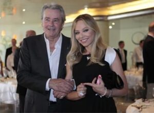 Ornella Muti Instagram - @clubitaliefrance Le Club Italie-France rencontre Ornella Muti, pseudonyme de Francesca Romana Rivelli, l’une des actrices italiennes les plus célèbres. Icône des années 1970-1980, elle a remporté de nombreux prix, dont une Plaque d’or aux David di Donatello, deux Grolle d’oro, trois Globes d’or, trois Ciak d’oro, un Ciak d’oro speciale, un Premio Pasinetti pour l’actrice au Festival international du film de Venise et deux Rubans d’argent en tant que meilleure actrice protagoniste. Ornella Muti a travaillé avec des grands réalisateurs tels que Damiano Damiani, Mario Monicelli, Dino Risi, Marco Ferreri, Carlo Verdone, Ettore Scola, John Landis, Francesco Archibugi, Woody Allen, Paolo Virzì, Umberto Lenzi et Francesco Nuti. Interview : WWW.CLUBIF.COM
Il Club Italie-France incontra Ornella Muti, pseudonimo di Francesca Romana Rivelli, tra le più note attrici italiane. Icona degli anni ’70-’80, ha vinto numerosi premi, ovvero, una Targa d’oro ai David di Donatello, due Grolle d’oro, tre Globi d’oro, tre Ciak d’oro, un Ciak d’oro speciale, un Premio Pasinetti per l’attrice al Festival del Cinema di Venezia e due Nastri d’argento come migliore attrice protagonista. Ornella Muti ha lavorato con registi del calibro di Damiano Damiani, Mario Monicelli, Dino Risi, Marco Ferreri, Carlo Verdone, Ettore Scola, John Landis, Francesca Archibugi, Woody Allen, Paolo Virzì, Umberto Lenzi e Francesco Nuti. Intervista : WWW.CLUBIF.COM #clubitaliefrance #ornellamuti #cinema #cinéma #art #culture #italie #france @dubchakk @diegopadula @ulyana_sergeenko_moscow @naikerivelli