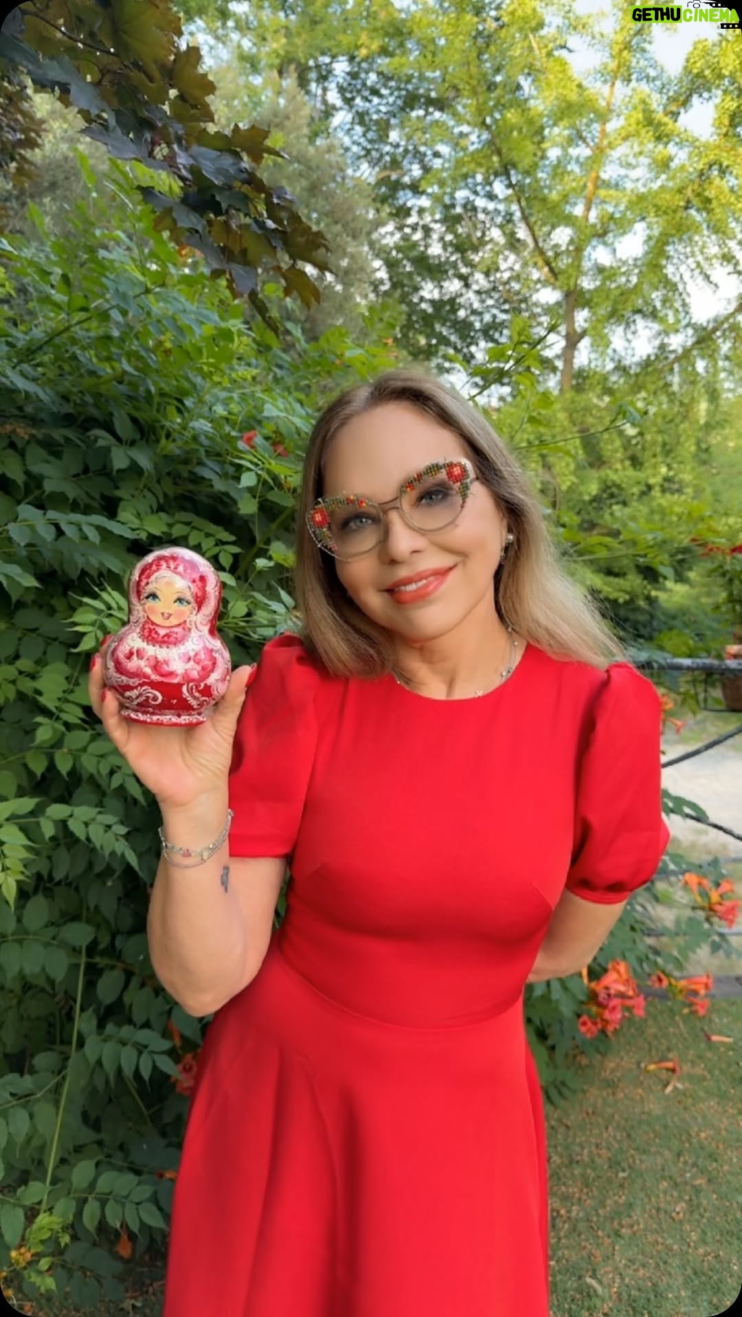 Ornella Muti - 3.5K Likes - Women from Russia 🇷🇺 and Italy 🇮🇹 united to create handcrafted, ethical, vegan 🌱 🌱🌱 “plant-based leather” bags and accessories. 
@pepfer.ru @ornellamuti @naikerivelli 
#vegan #veganbags #veganleather #postleathergeneration #ethical #handmade #russia #italy #ornellamuti #women #sisters #vegancollaboration 
#repost @evahott1 🙏🏼🇷🇺❤️
@zhannagarber @yuliaprokhorovaofficial