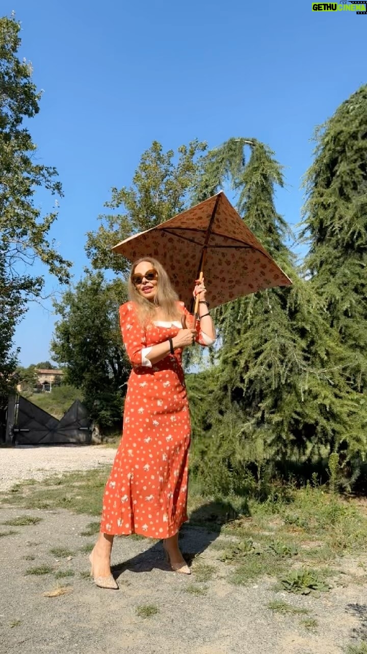 Ornella Muti - 7.8K Likes - Vestire #crueltyfree mi fa sentire pulita e apposto con l’anima. ♥️😘 @galina_podzolko @mario_talarico_since_1860 
Video by @naikerivelli #prodottiinviati