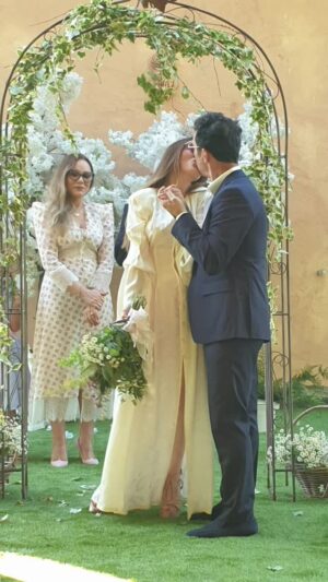 Ornella Muti Instagram - Viva gli sposi! ❤
#instacool #instamood #instadaily #picoftheday #instagramhub #italianweddingstyle #ornellamuti #solocosebelle #wedding #weddingday #sposi #nozze #glamour #italianstyle🇮🇹 #beauty #jetsetlife #family #love #calabria #gerace @naikerivelli @ornellamuti @blueeyedfamily @andreafachinetti87
