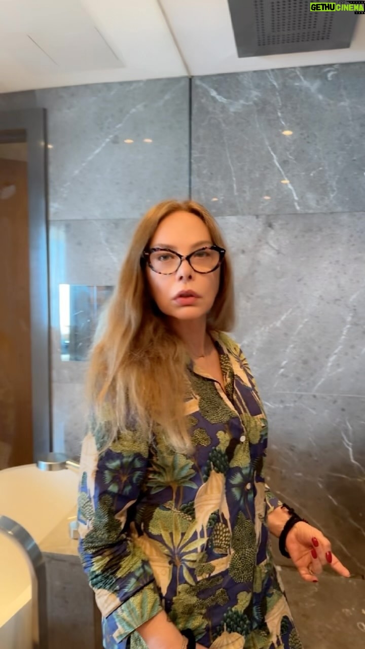 Ornella Muti - 9.4K Likes - Quando Il tuo parrucchiere non ti abbandona mai! Grazie #germanohr , cosa faremmo senza di te? #ornellamuti @naikerivelli @germanohr